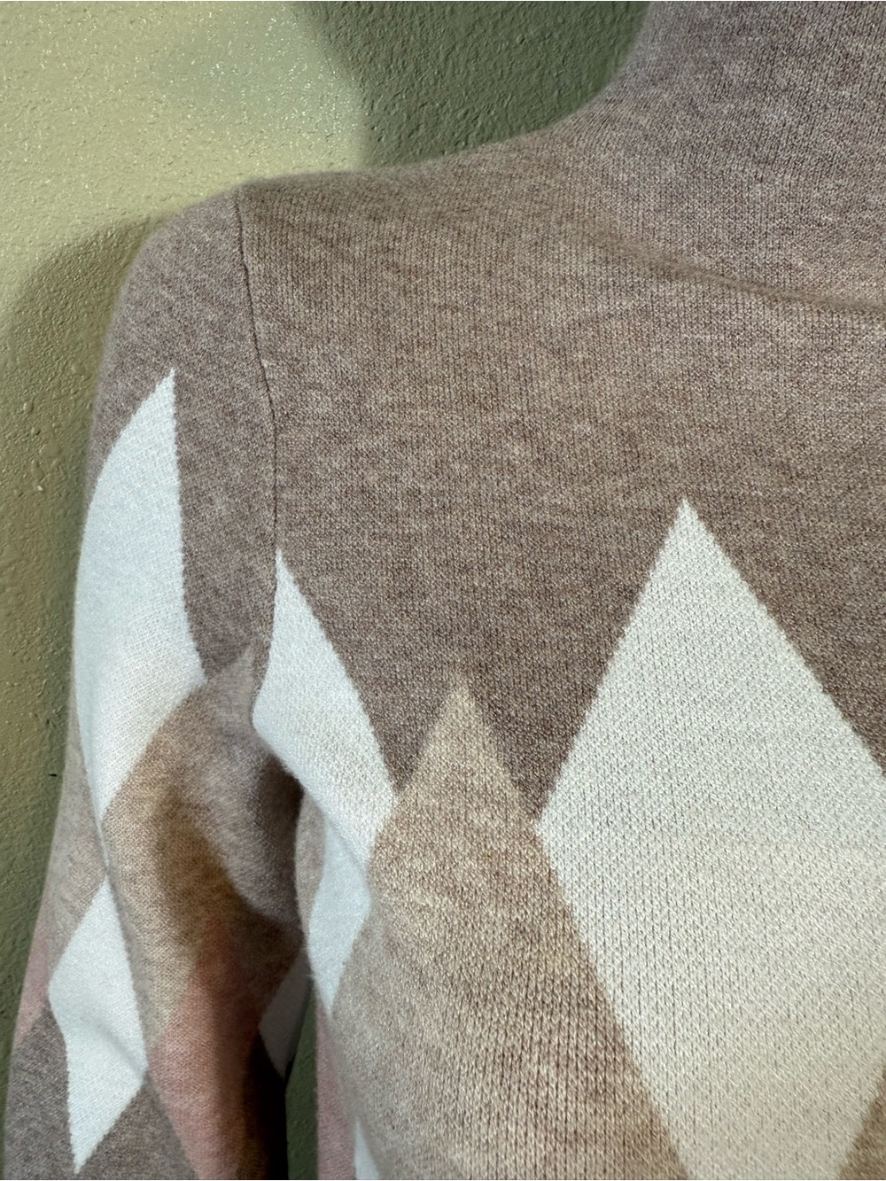 Rachel Zoe Tan & Pink Argyle Mock Neck Balloon Sleeve Sweater - Size S ( NWOT ) - Picture 3 of 11